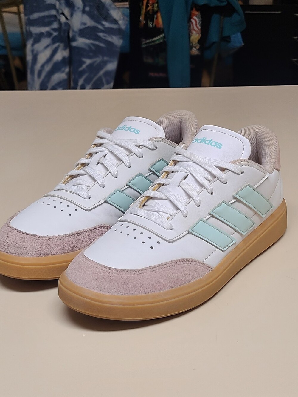 Adidas Courtblock casual leather sneakers size 7